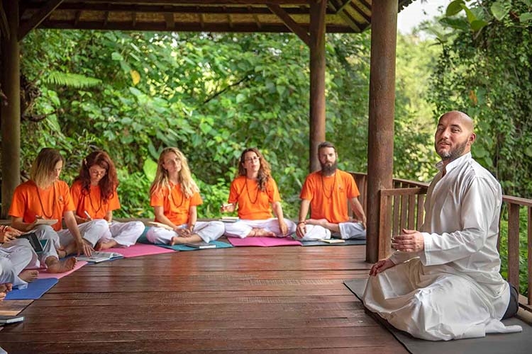 500 saat YOGA ALLIANCE onaylı<br/> Yoga Master Eğitmenliği Sertifika Programı<br/>